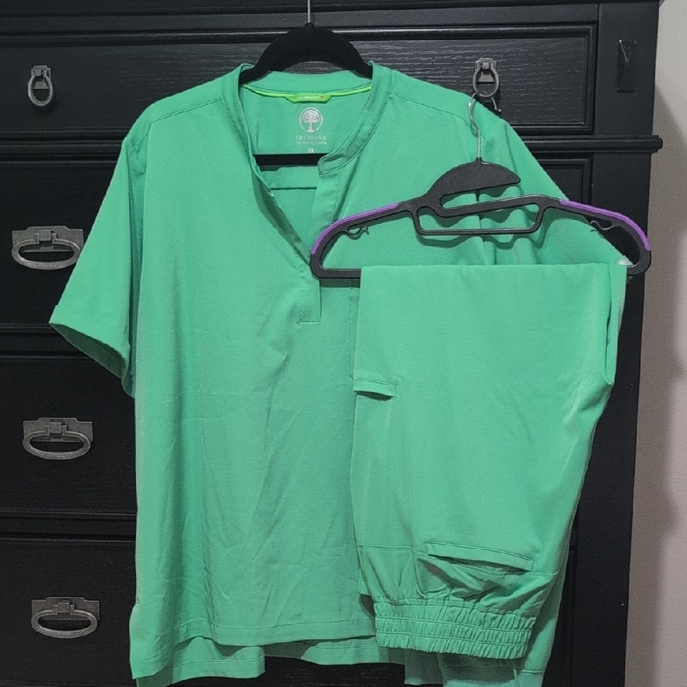 Green Healing Hands Scrub Set 2XL Top And XL Bottoms